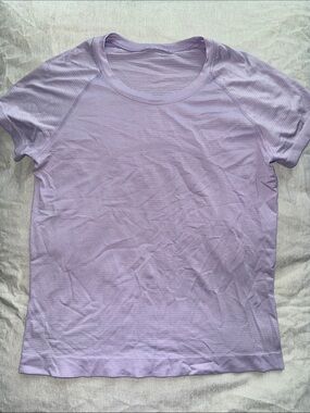 lululemon athletica Lavender Short Sleeve Crew Tee